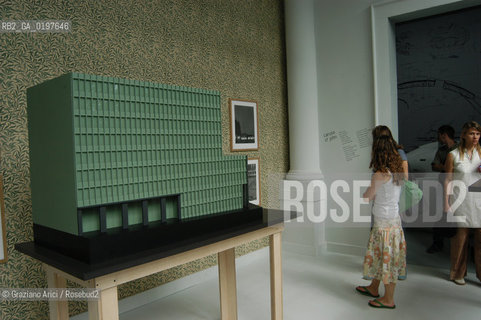 VENEZIA 09/09/04   - 9¡ MOSTRA INTERNAZIONALE DI ARCHITETTURA - BIENNALE ARCHITETTURA :  PADIGLIONE GRAN BRETAGNA : LARCHITETTO PETER ST JOHN ©Graziano Arici/Rosebud2