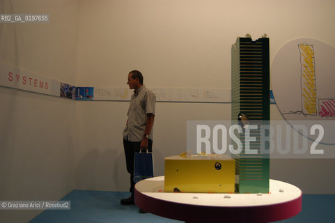 VENEZIA 09/09/04   - 9¡ MOSTRA INTERNAZIONALE DI ARCHITETTURA - BIENNALE ARCHITETTURA :  PADIGLIONE GRAN BRETAGNA : JAN KAPLICKY - FUTUR SYSTEM ©Graziano Arici/Rosebud2