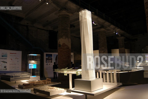 VENEZIA 09/09/04   - 9¡ MOSTRA INTERNAZIONALE DI ARCHITETTURA - BIENNALE ARCHITETTURA : SKIDMORE OWINGS & MERRILL - JINGLING TOWER ©Graziano Arici/Rosebud2
