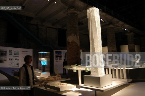 VENEZIA 09/09/04   - 9¡ MOSTRA INTERNAZIONALE DI ARCHITETTURA - BIENNALE ARCHITETTURA : SKIDMORE OWINGS & MERRILL - JINGLING TOWER ©Graziano Arici/Rosebud2