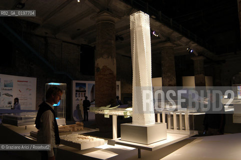 VENEZIA 09/09/04   - 9¡ MOSTRA INTERNAZIONALE DI ARCHITETTURA - BIENNALE ARCHITETTURA : SKIDMORE OWINGS & MERRILL - JINGLING TOWER ©Graziano Arici/Rosebud2