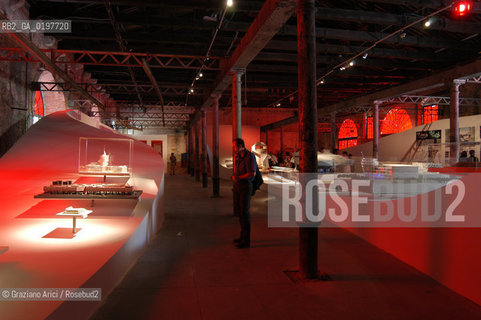 VENEZIA 09/09/04   - 9¡ MOSTRA INTERNAZIONALE DI ARCHITETTURA - BIENNALE ARCHITETTURA : ©Graziano Arici/Rosebud2  ARSENALE