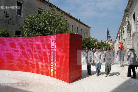 VENEZIA 09/09/04   - 9¡ MOSTRA INTERNAZIONALE DI ARCHITETTURA - BIENNALE ARCHITETTURA : ©Graziano Arici/Rosebud2  ARSENALE