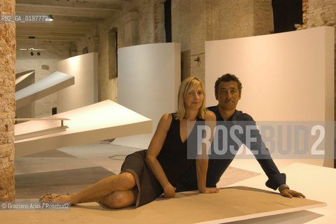 VENEZIA 30/08/04  - BIENNALE ARCHITETTURA :GLI ARCHITETTI HANY RASHID E LA MOGLIE LISE ANNE COUTURE ( ASYMPTOTE) ©Graziano Arici/Rosebud2 ARCHITETTO