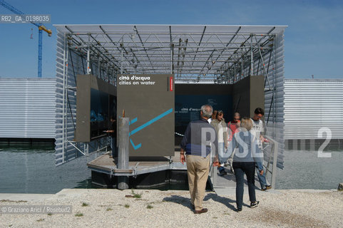 VENEZIA 9¡ BIENNALE ARCHITETTURA PADIGLIONE DI CITTA DACQUA © 2004 Graziano Arici/Rosebud2