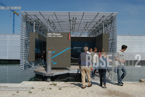 VENEZIA 9¡ BIENNALE ARCHITETTURA PADIGLIONE DI CITTA DACQUA © 2004 Graziano Arici/Rosebud2
