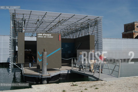 VENEZIA 9¡ BIENNALE ARCHITETTURA PADIGLIONE DI CITTA DACQUA © 2004 Graziano Arici/Rosebud2