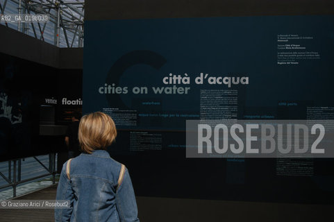 VENEZIA 9¡ BIENNALE ARCHITETTURA PADIGLIONE DI CITTA DACQUA © 2004 Graziano Arici/Rosebud2