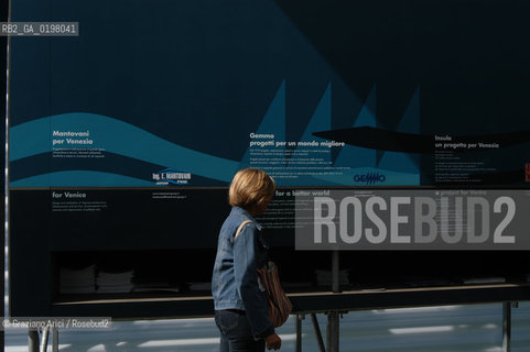 VENEZIA 9¡ BIENNALE ARCHITETTURA PADIGLIONE DI CITTA DACQUA © 2004 Graziano Arici/Rosebud2