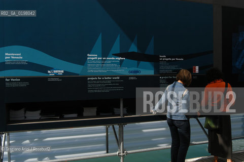 VENEZIA 9¡ BIENNALE ARCHITETTURA PADIGLIONE DI CITTA DACQUA © 2004 Graziano Arici/Rosebud2