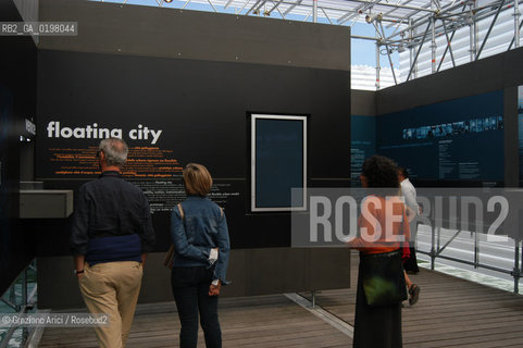 VENEZIA 9¡ BIENNALE ARCHITETTURA PADIGLIONE DI CITTA DACQUA © 2004 Graziano Arici/Rosebud2