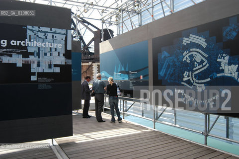 VENEZIA 9¡ BIENNALE ARCHITETTURA PADIGLIONE DI CITTA DACQUA © 2004 Graziano Arici/Rosebud2