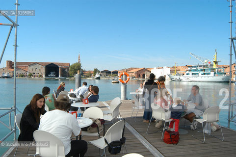 VENEZIA 9¡ BIENNALE ARCHITETTURA PADIGLIONE DI CITTA DACQUA © 2004 Graziano Arici/Rosebud2