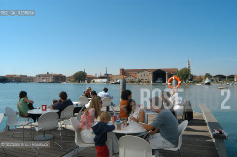 VENEZIA 9¡ BIENNALE ARCHITETTURA PADIGLIONE DI CITTA DACQUA © 2004 Graziano Arici/Rosebud2