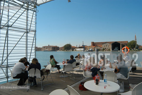 VENEZIA 9¡ BIENNALE ARCHITETTURA PADIGLIONE DI CITTA DACQUA © 2004 Graziano Arici/Rosebud2