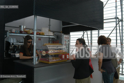 VENEZIA 9¡ BIENNALE ARCHITETTURA PADIGLIONE DI CITTA DACQUA © 2004 Graziano Arici/Rosebud2