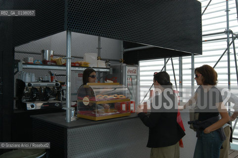 VENEZIA 9¡ BIENNALE ARCHITETTURA PADIGLIONE DI CITTA DACQUA © 2004 Graziano Arici/Rosebud2