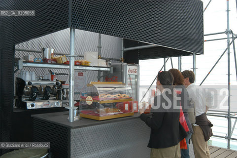 VENEZIA 9¡ BIENNALE ARCHITETTURA PADIGLIONE DI CITTA DACQUA © 2004 Graziano Arici/Rosebud2