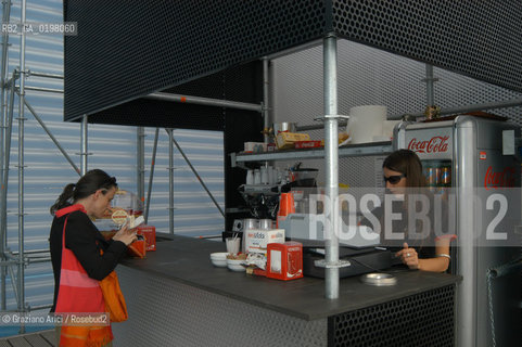 VENEZIA 9¡ BIENNALE ARCHITETTURA PADIGLIONE DI CITTA DACQUA © 2004 Graziano Arici/Rosebud2