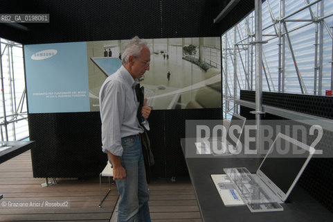 VENEZIA 9¡ BIENNALE ARCHITETTURA PADIGLIONE DI CITTA DACQUA © 2004 Graziano Arici/Rosebud2