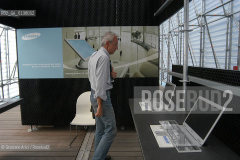 VENEZIA 9¡ BIENNALE ARCHITETTURA PADIGLIONE DI CITTA DACQUA © 2004 Graziano Arici/Rosebud2