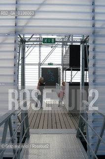 VENEZIA 9¡ BIENNALE ARCHITETTURA PADIGLIONE DI CITTA DACQUA © 2004 Graziano Arici/Rosebud2