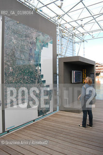 VENEZIA 9¡ BIENNALE ARCHITETTURA PADIGLIONE DI CITTA DACQUA © 2004 Graziano Arici/Rosebud2