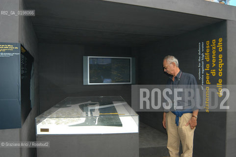 VENEZIA 9¡ BIENNALE ARCHITETTURA PADIGLIONE DI CITTA DACQUA © 2004 Graziano Arici/Rosebud2