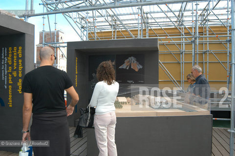 VENEZIA 9¡ BIENNALE ARCHITETTURA PADIGLIONE DI CITTA DACQUA © 2004 Graziano Arici/Rosebud2