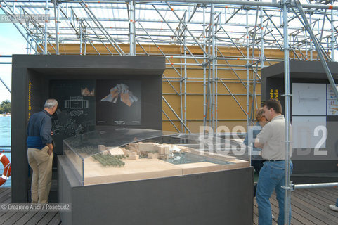 VENEZIA 9¡ BIENNALE ARCHITETTURA PADIGLIONE DI CITTA DACQUA © 2004 Graziano Arici/Rosebud2
