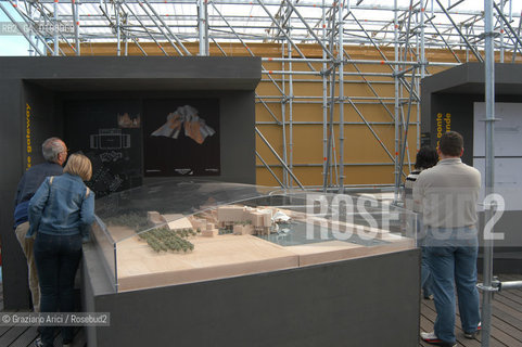 VENEZIA 9¡ BIENNALE ARCHITETTURA PADIGLIONE DI CITTA DACQUA © 2004 Graziano Arici/Rosebud2