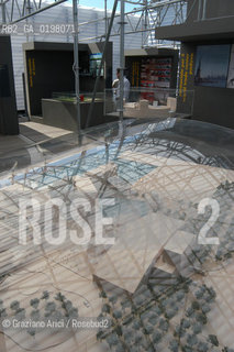 VENEZIA 9¡ BIENNALE ARCHITETTURA PADIGLIONE DI CITTA DACQUA © 2004 Graziano Arici/Rosebud2