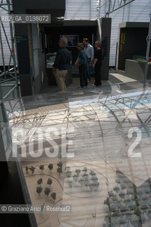 VENEZIA 9¡ BIENNALE ARCHITETTURA PADIGLIONE DI CITTA DACQUA © 2004 Graziano Arici/Rosebud2