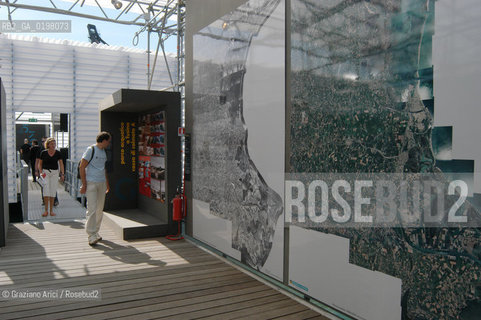 VENEZIA 9¡ BIENNALE ARCHITETTURA PADIGLIONE DI CITTA DACQUA © 2004 Graziano Arici/Rosebud2