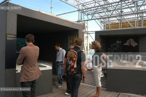 VENEZIA 9¡ BIENNALE ARCHITETTURA PADIGLIONE DI CITTA DACQUA © 2004 Graziano Arici/Rosebud2