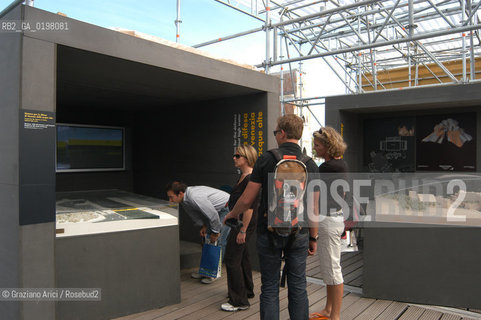 VENEZIA 9¡ BIENNALE ARCHITETTURA PADIGLIONE DI CITTA DACQUA © 2004 Graziano Arici/Rosebud2