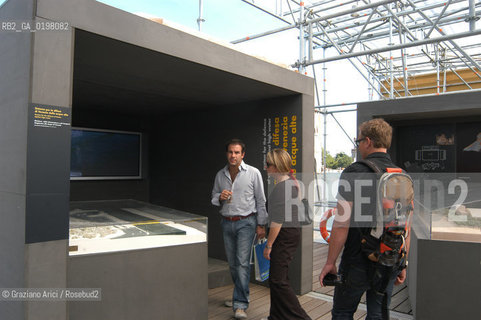 VENEZIA 9¡ BIENNALE ARCHITETTURA PADIGLIONE DI CITTA DACQUA © 2004 Graziano Arici/Rosebud2