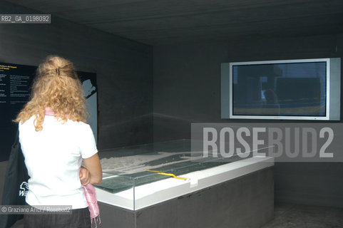 VENEZIA 9¡ BIENNALE ARCHITETTURA PADIGLIONE DI CITTA DACQUA © 2004 Graziano Arici/Rosebud2