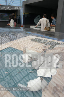 VENEZIA 9¡ BIENNALE ARCHITETTURA PADIGLIONE DI CITTA DACQUA © 2004 Graziano Arici/Rosebud2