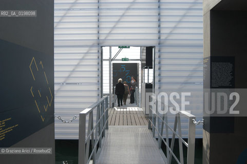 VENEZIA 9¡ BIENNALE ARCHITETTURA PADIGLIONE DI CITTA DACQUA © 2004 Graziano Arici/Rosebud2