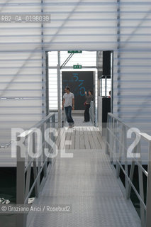 VENEZIA 9¡ BIENNALE ARCHITETTURA PADIGLIONE DI CITTA DACQUA © 2004 Graziano Arici/Rosebud2