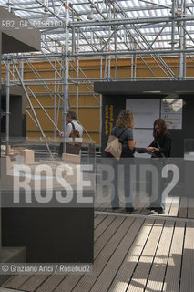 VENEZIA 9¡ BIENNALE ARCHITETTURA PADIGLIONE DI CITTA DACQUA © 2004 Graziano Arici/Rosebud2