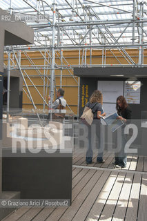 VENEZIA 9¡ BIENNALE ARCHITETTURA PADIGLIONE DI CITTA DACQUA © 2004 Graziano Arici/Rosebud2