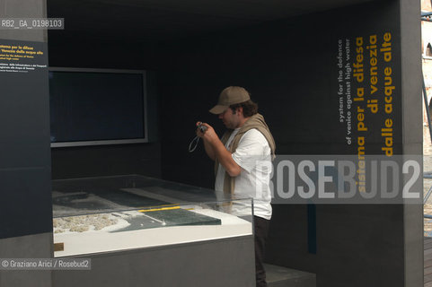 VENEZIA 9¡ BIENNALE ARCHITETTURA PADIGLIONE DI CITTA DACQUA © 2004 Graziano Arici/Rosebud2