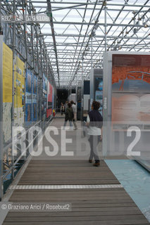 VENEZIA 9¡ BIENNALE ARCHITETTURA PADIGLIONE DI CITTA DACQUA © 2004 Graziano Arici/Rosebud2