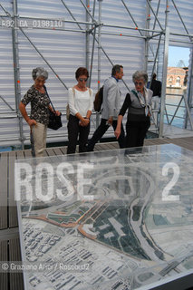 VENEZIA 9¡ BIENNALE ARCHITETTURA PADIGLIONE DI CITTA DACQUA © 2004 Graziano Arici/Rosebud2
