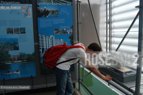 VENEZIA 9¡ BIENNALE ARCHITETTURA PADIGLIONE DI CITTA DACQUA © 2004 Graziano Arici/Rosebud2