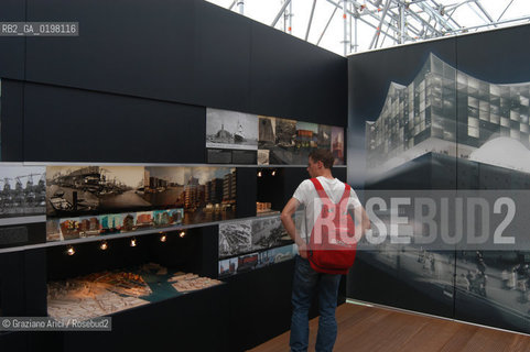 VENEZIA 9¡ BIENNALE ARCHITETTURA PADIGLIONE DI CITTA DACQUA © 2004 Graziano Arici/Rosebud2