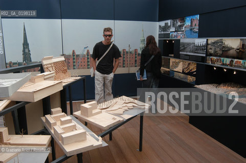 VENEZIA 9¡ BIENNALE ARCHITETTURA PADIGLIONE DI CITTA DACQUA © 2004 Graziano Arici/Rosebud2