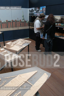 VENEZIA 9¡ BIENNALE ARCHITETTURA PADIGLIONE DI CITTA DACQUA © 2004 Graziano Arici/Rosebud2